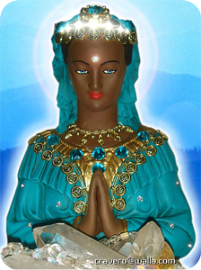 Santa Sara Kali praying